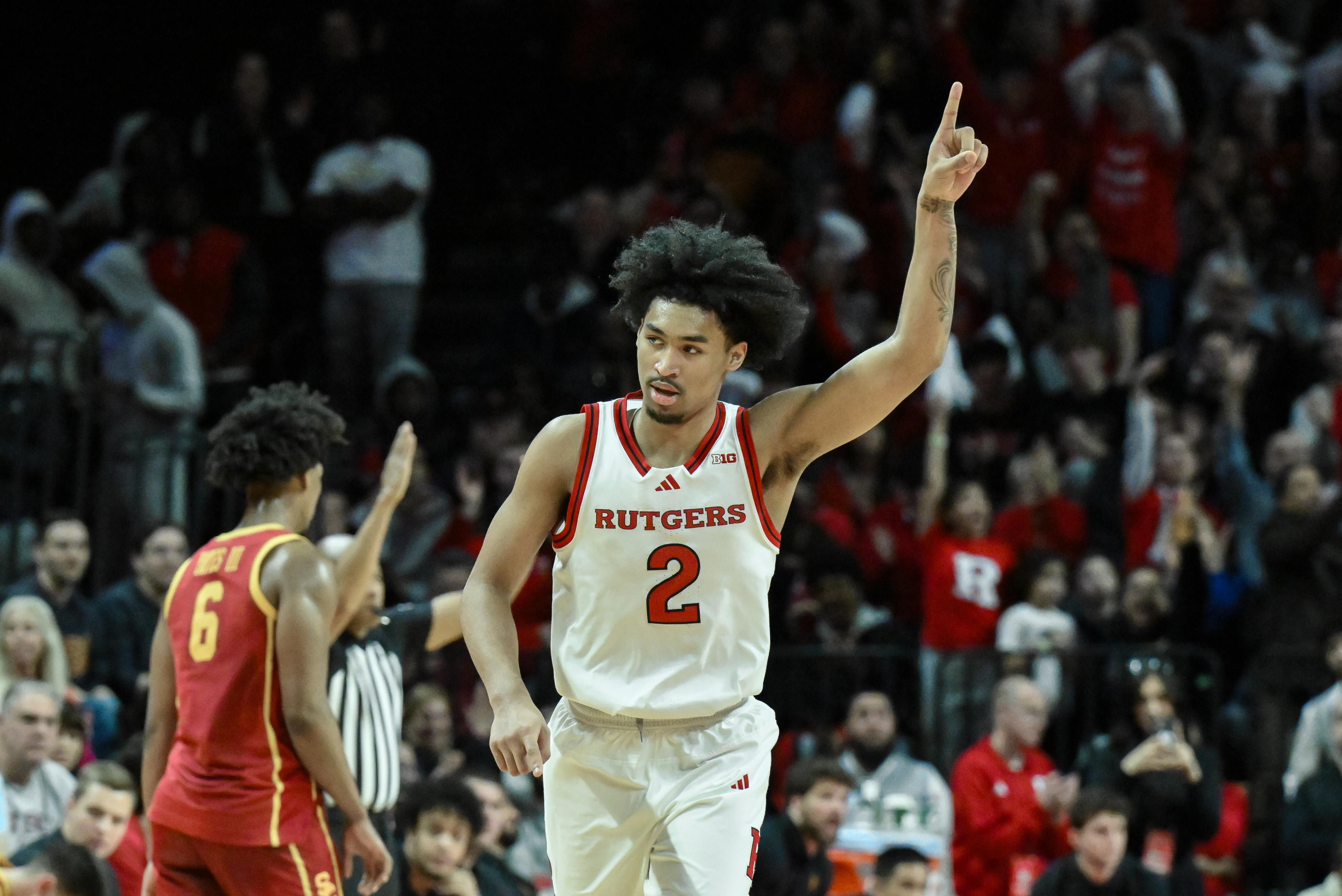 马刺记者：篮网愿用多个首轮签+球员交易榜眼签，马刺不为所动