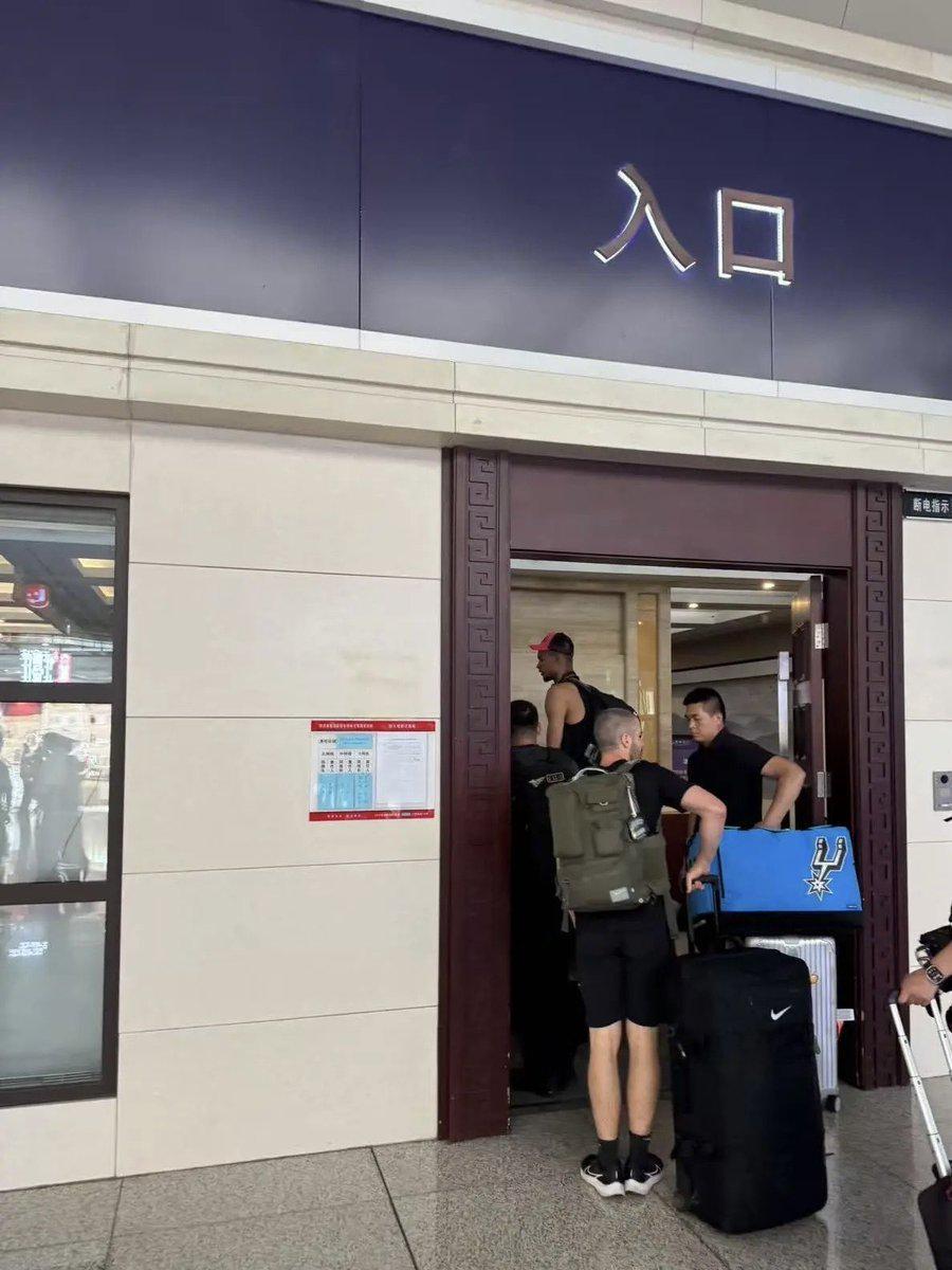 马刺队记：文班亚马已经结束少林寺修行，将前往纽约参加活动