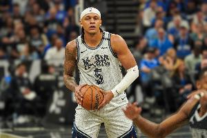 开云体育入口-班凯罗:末段防守很棒归功于球队后卫 他们让三球打得很艰难