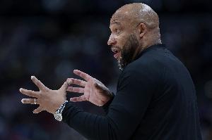 开云官网-官方：里弗斯身体不适将在更衣室内观赛 首席助教哈姆代为执教