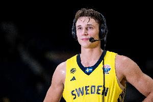 开云官网-攻坚利器！拉松17中8砍全场最高23分 罚球6中5